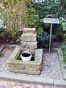 R&ouml;hrwasserbrunnen im Altstadthof
